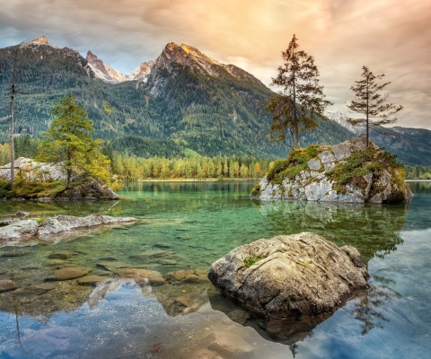 Tarn lake in Canada screenshot #1 480x400