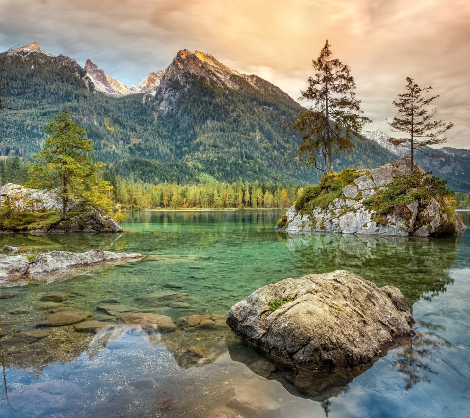 Tarn lake in Canada screenshot #1 960x854