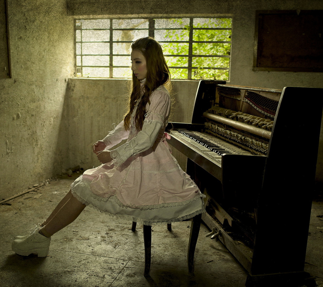 Das Girl And Piano Wallpaper 1080x960