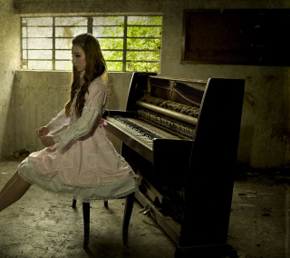 Girl And Piano - Obrázkek zdarma pro 208x208