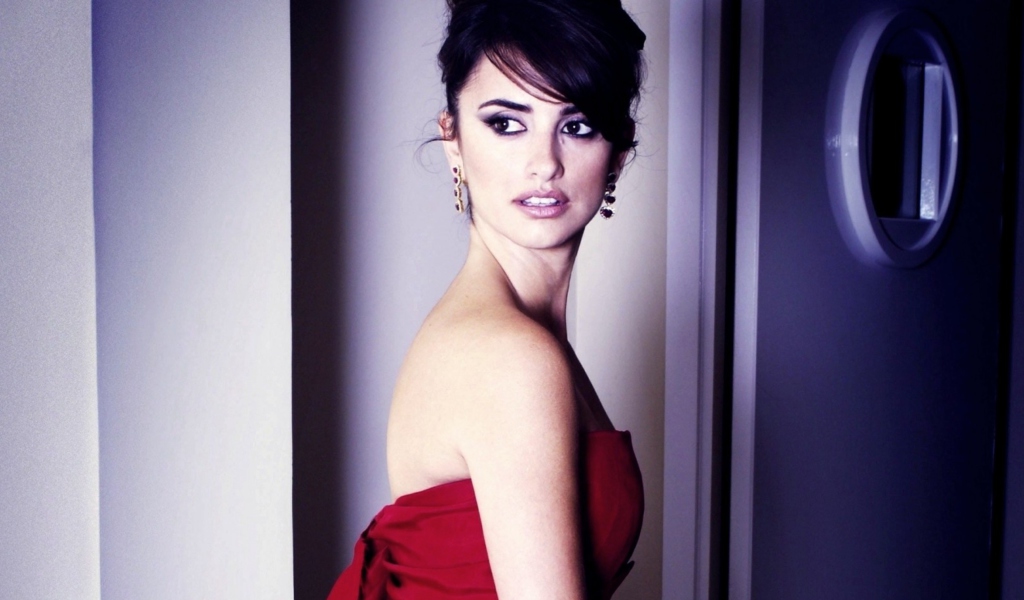 Fondo de pantalla Penelope Cruz In Red Dress 1024x600