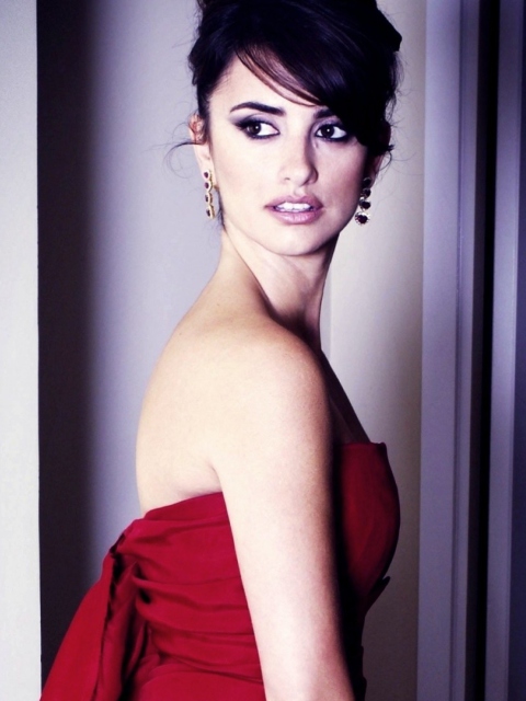 Das Penelope Cruz In Red Dress Wallpaper 480x640