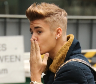 Justin Bieber Air Kiss - Obrázkek zdarma pro 1024x1024