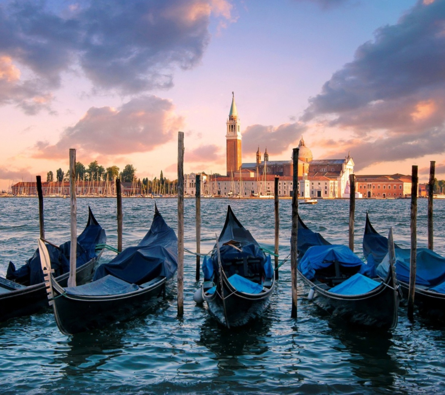 Sfondi Venice Italy Gondolas 1440x1280