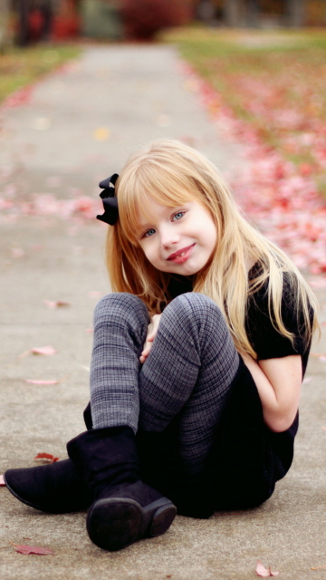 Обои Little Blonde Girl In Autumn Park 360x640