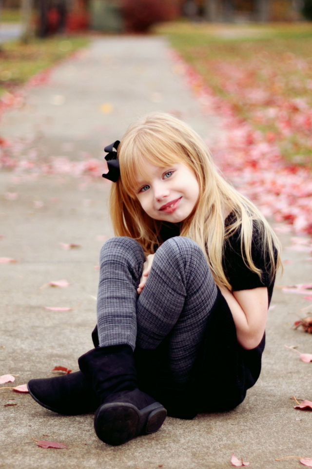 Little Blonde Girl In Autumn Park screenshot #1 640x960