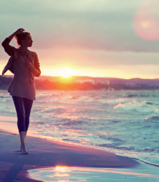 Sunset Walk By Beach - Obrázkek zdarma pro Nokia C2-00