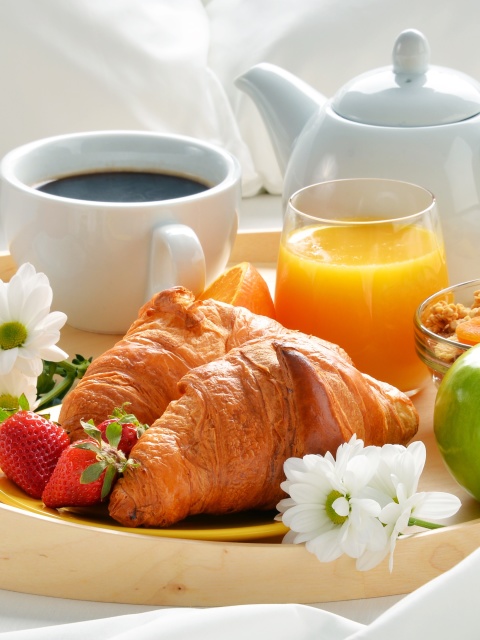 Das Breakfast with croissant and musli Wallpaper 480x640