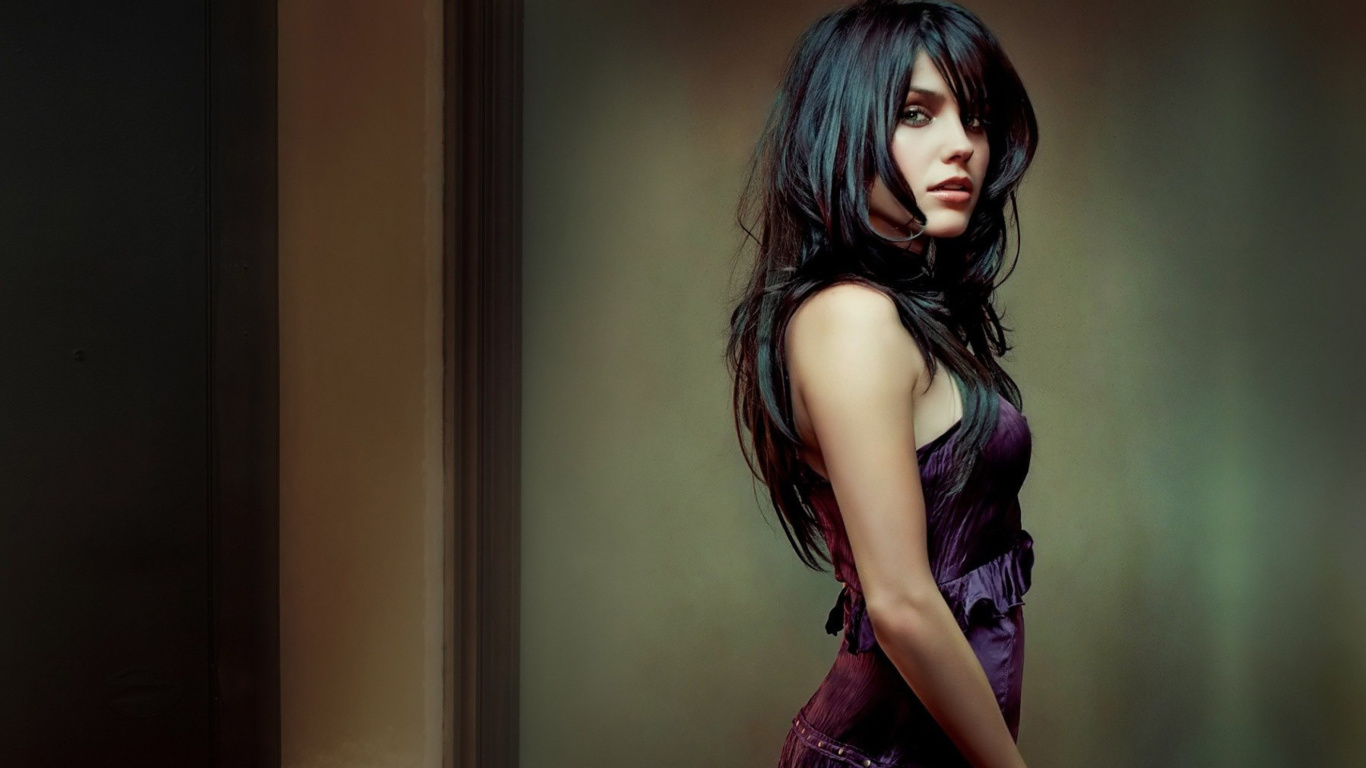 Brunette with beautiful hair wallpaper 1366x768