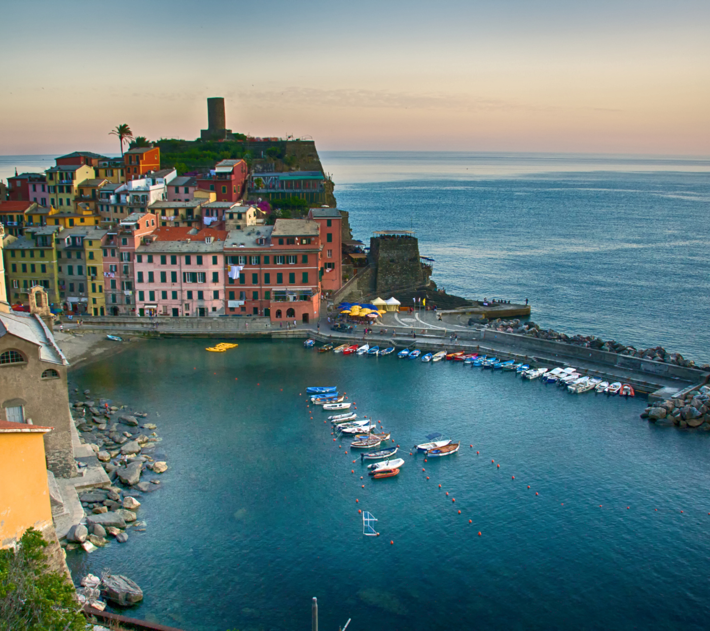 Fondo de pantalla Vernazza, Cinque Terre, Italy, Ligurian Sea 1440x1280