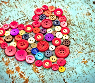Free Heart of the Buttons Picture for iPad mini 2