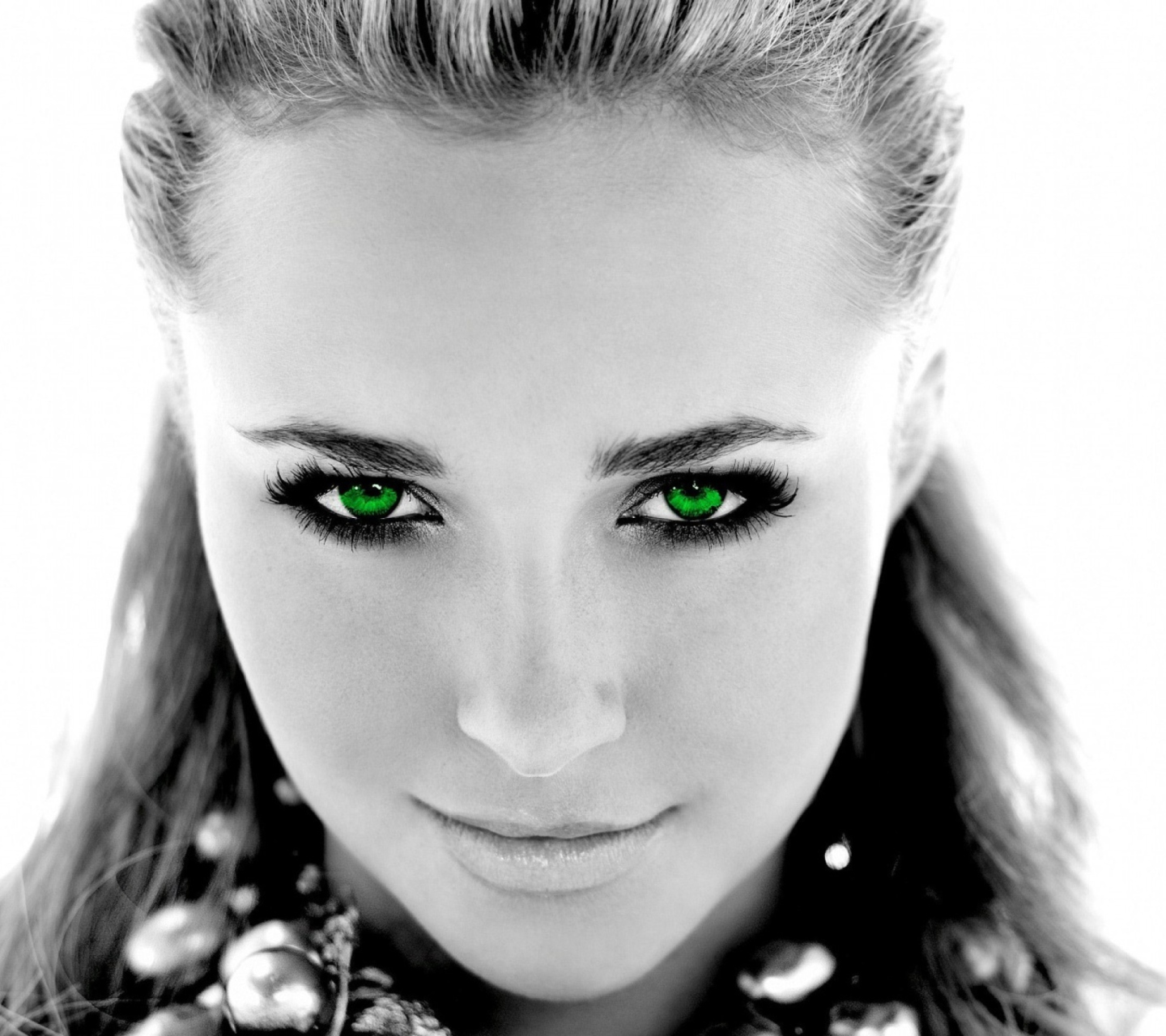 Screenshot №1 pro téma Girl With Green Eyes 1440x1280