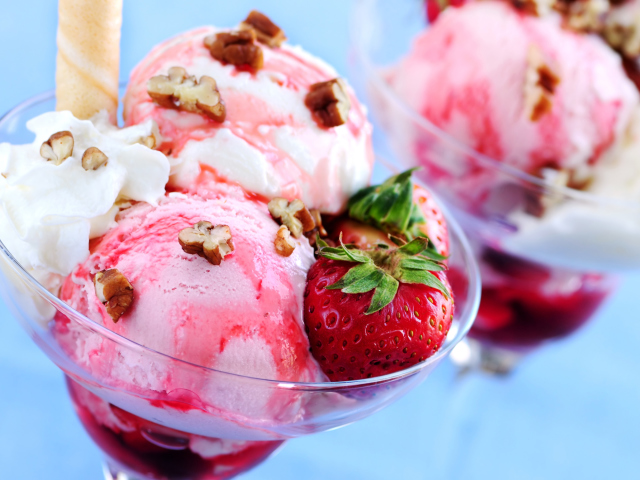 Das Strawberry Ice Cream Wallpaper 640x480