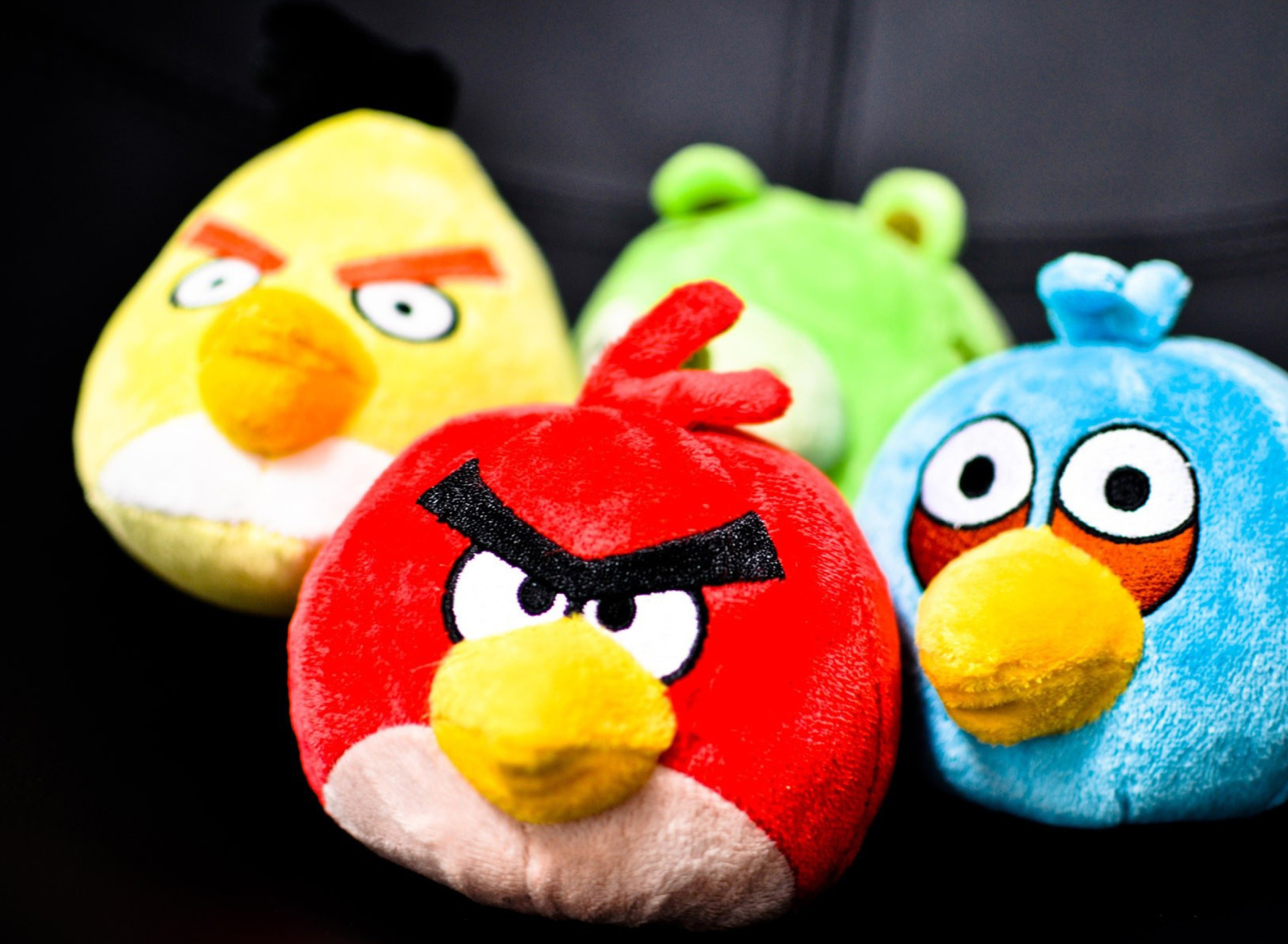 Plush Angry Birds wallpaper 1920x1408