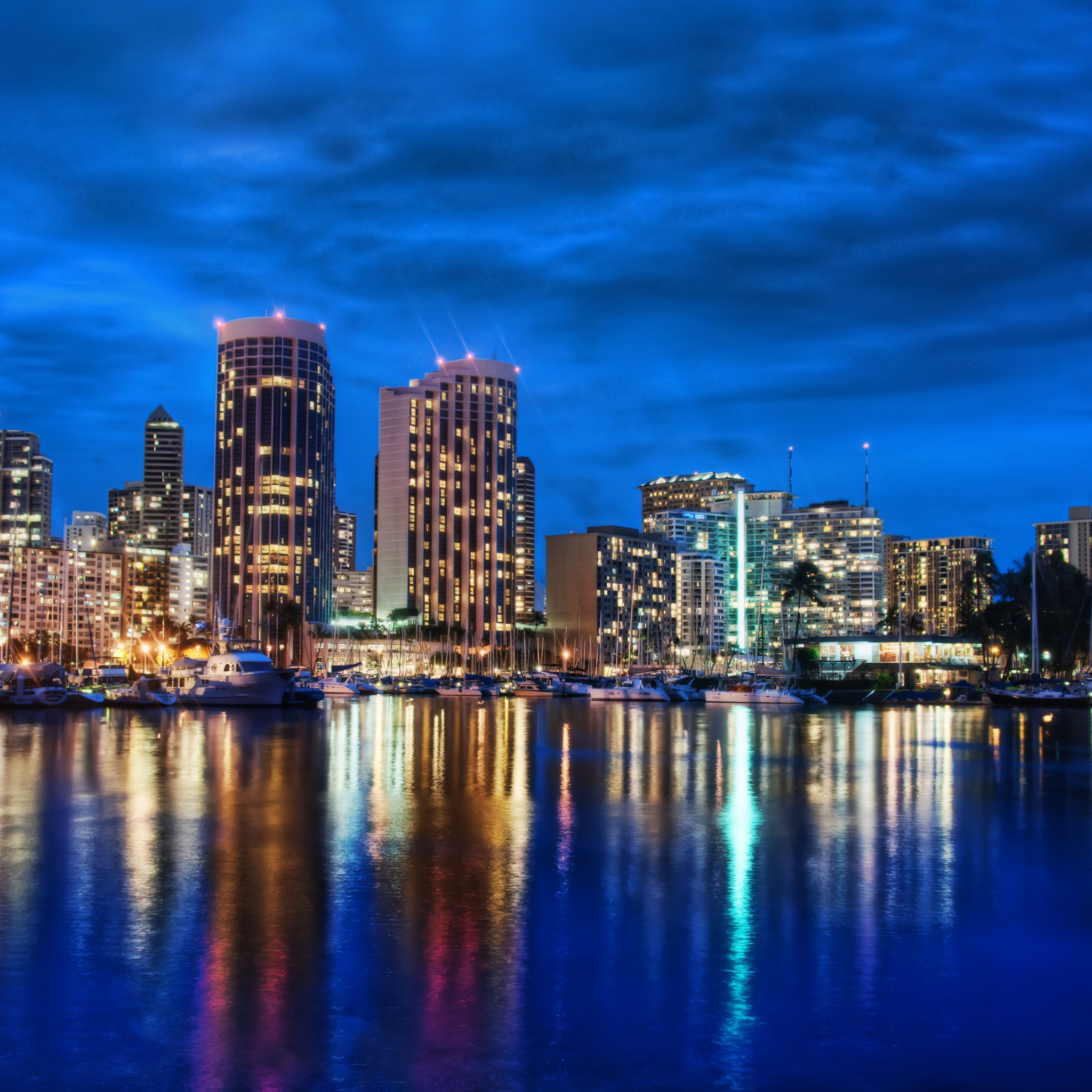 Sfondi Waikiki Skyline At Night Hawaii 2048x2048