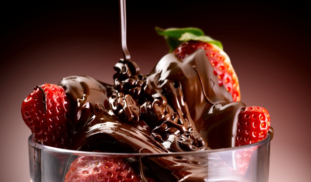 Обои Chocolate Covered Strawberries 1024x600