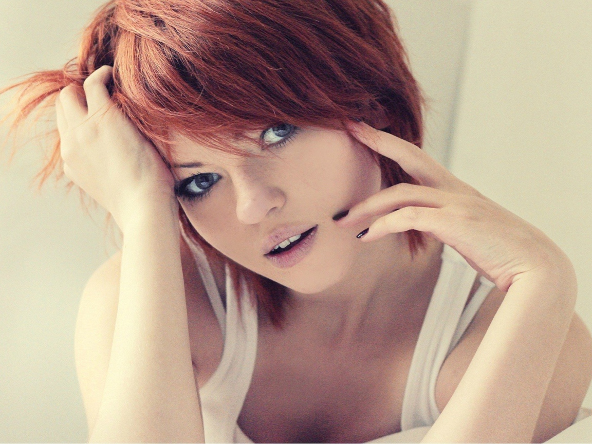 Screenshot №1 pro téma Redhead In White Top 1152x864