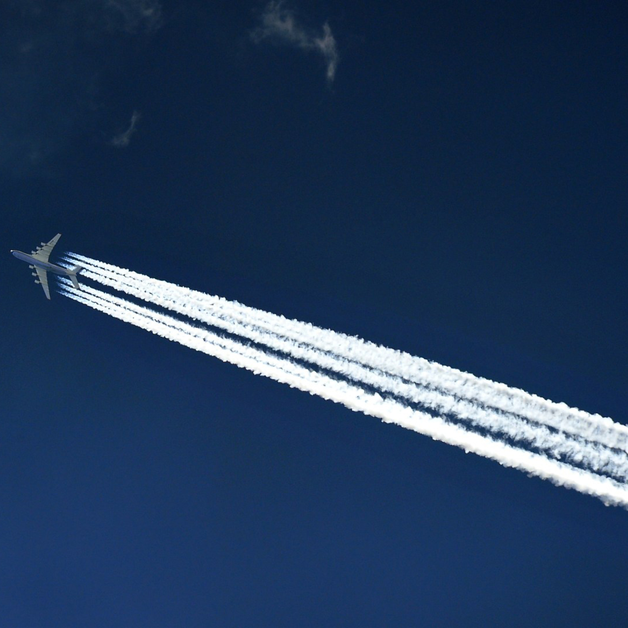 Screenshot №1 pro téma Airplane In Sky 2048x2048