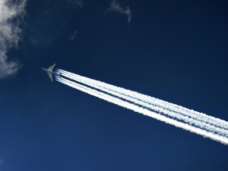 Screenshot №1 pro téma Airplane In Sky 320x240