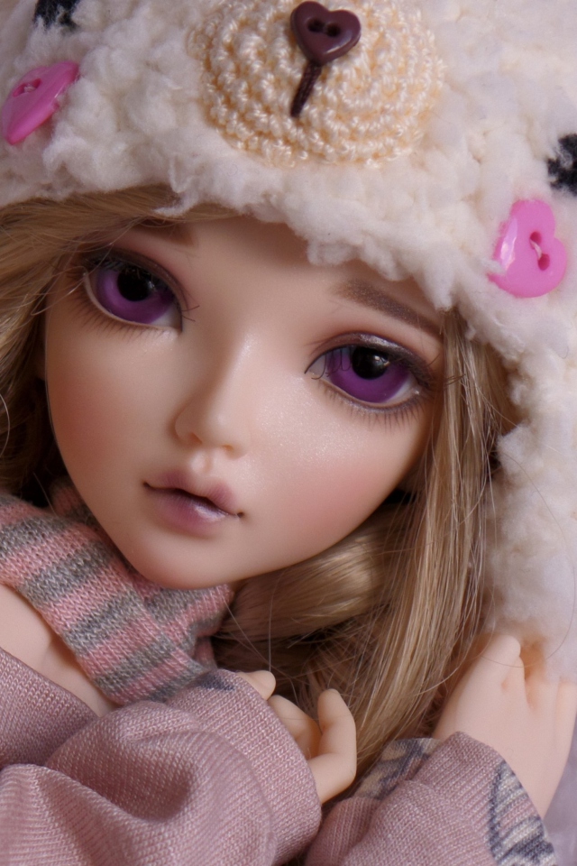 Fondo de pantalla Beautiful Doll With Deep Purple Eyes 640x960