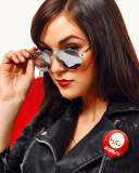 Screenshot №1 pro téma Sasha Grey in Sunglasses 128x160