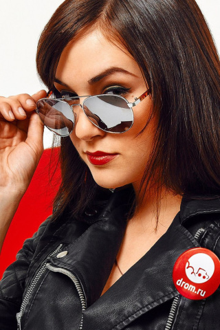 Screenshot №1 pro téma Sasha Grey in Sunglasses 320x480