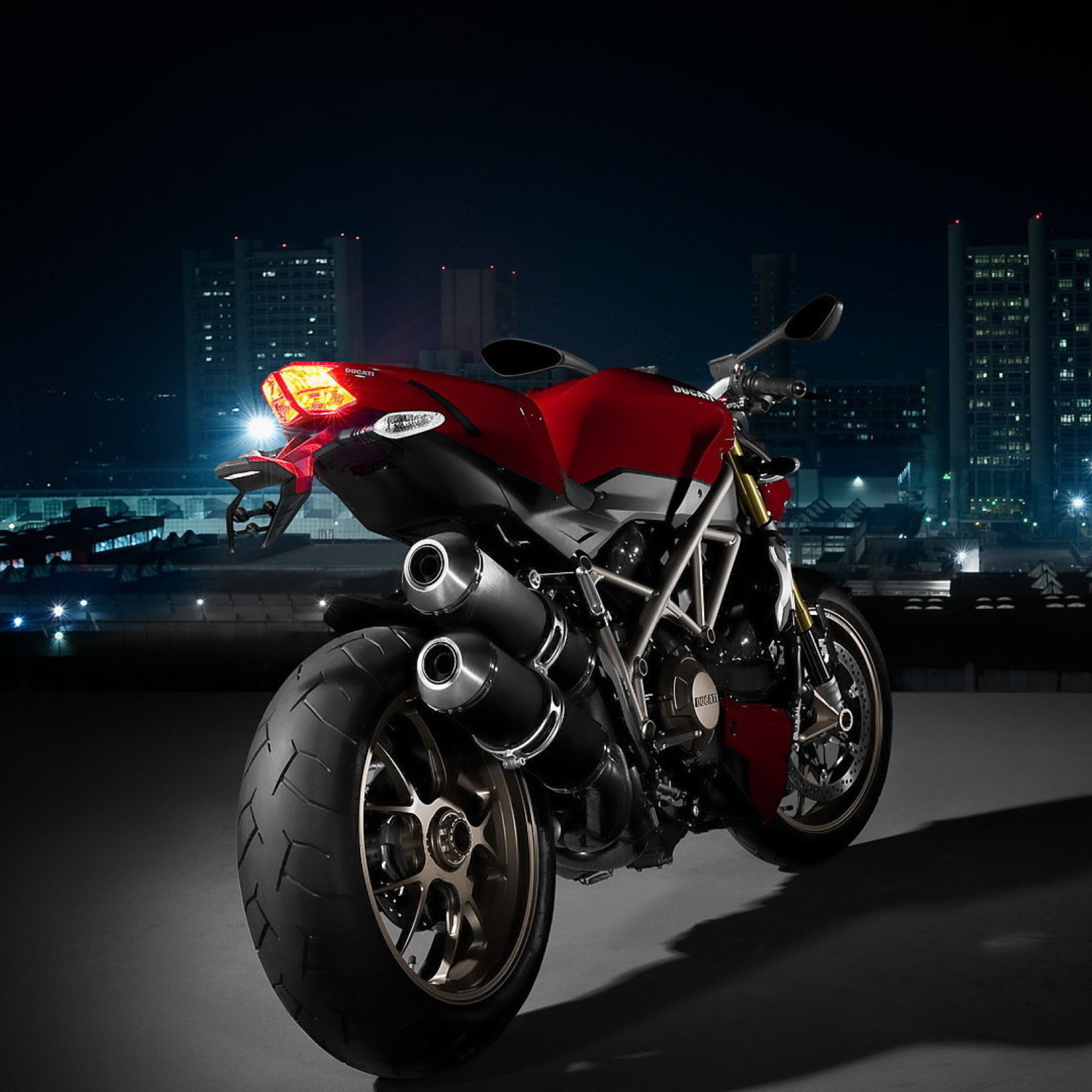 Screenshot №1 pro téma Ducati Streetfighter 2048x2048
