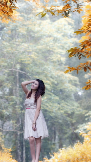 Sfondi Girl In Autumn Forest 360x640