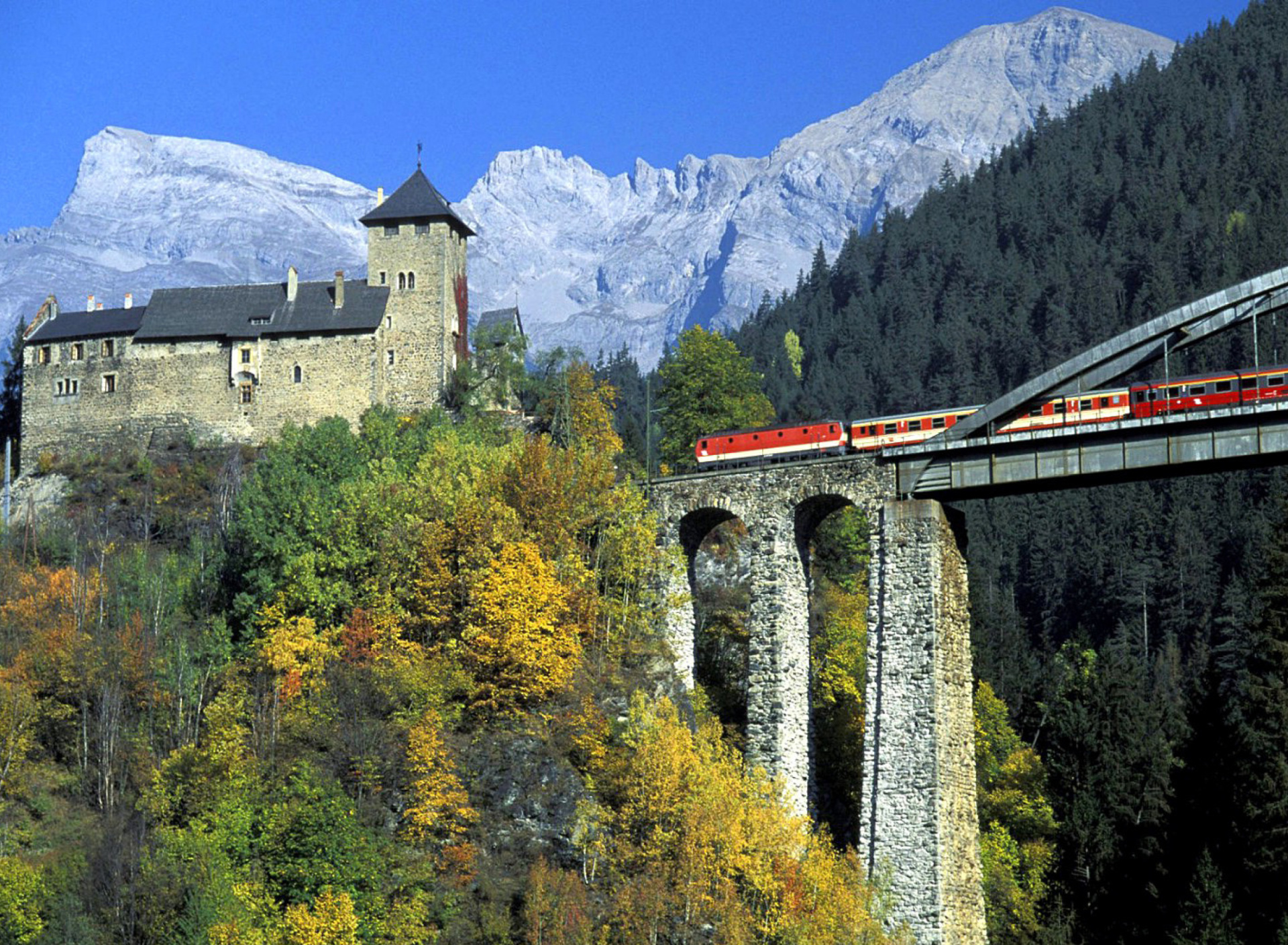 Обои Austrian Castle and Train 1920x1408