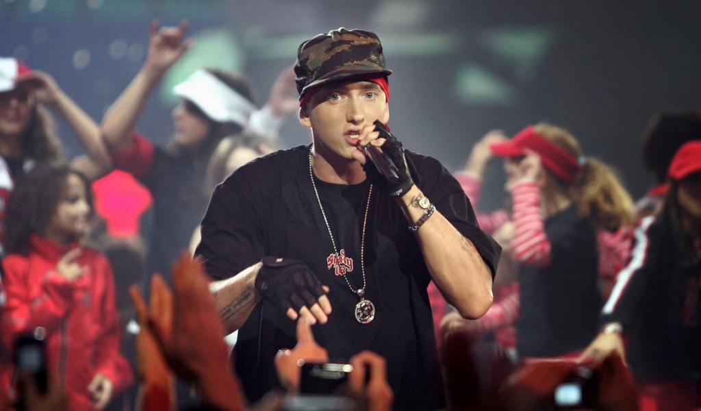Обои Eminem Live Concert 1024x600