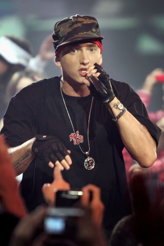 Fondo de pantalla Eminem Live Concert 320x480