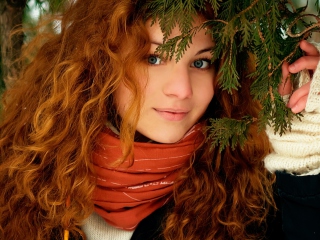 Sfondi Pretty Redhead 320x240