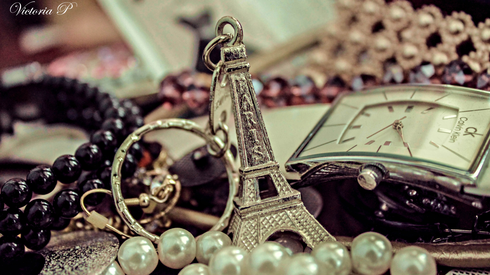 Screenshot №1 pro téma Eiffel Tower Key Chain 1920x1080