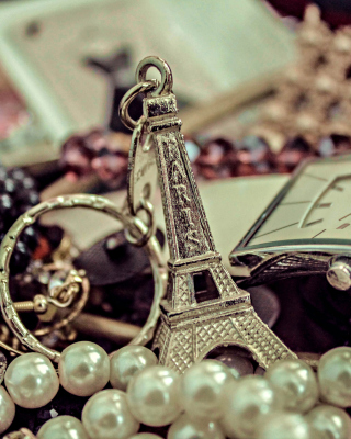 Eiffel Tower Key Chain - Obrázkek zdarma pro Nokia Asha 311