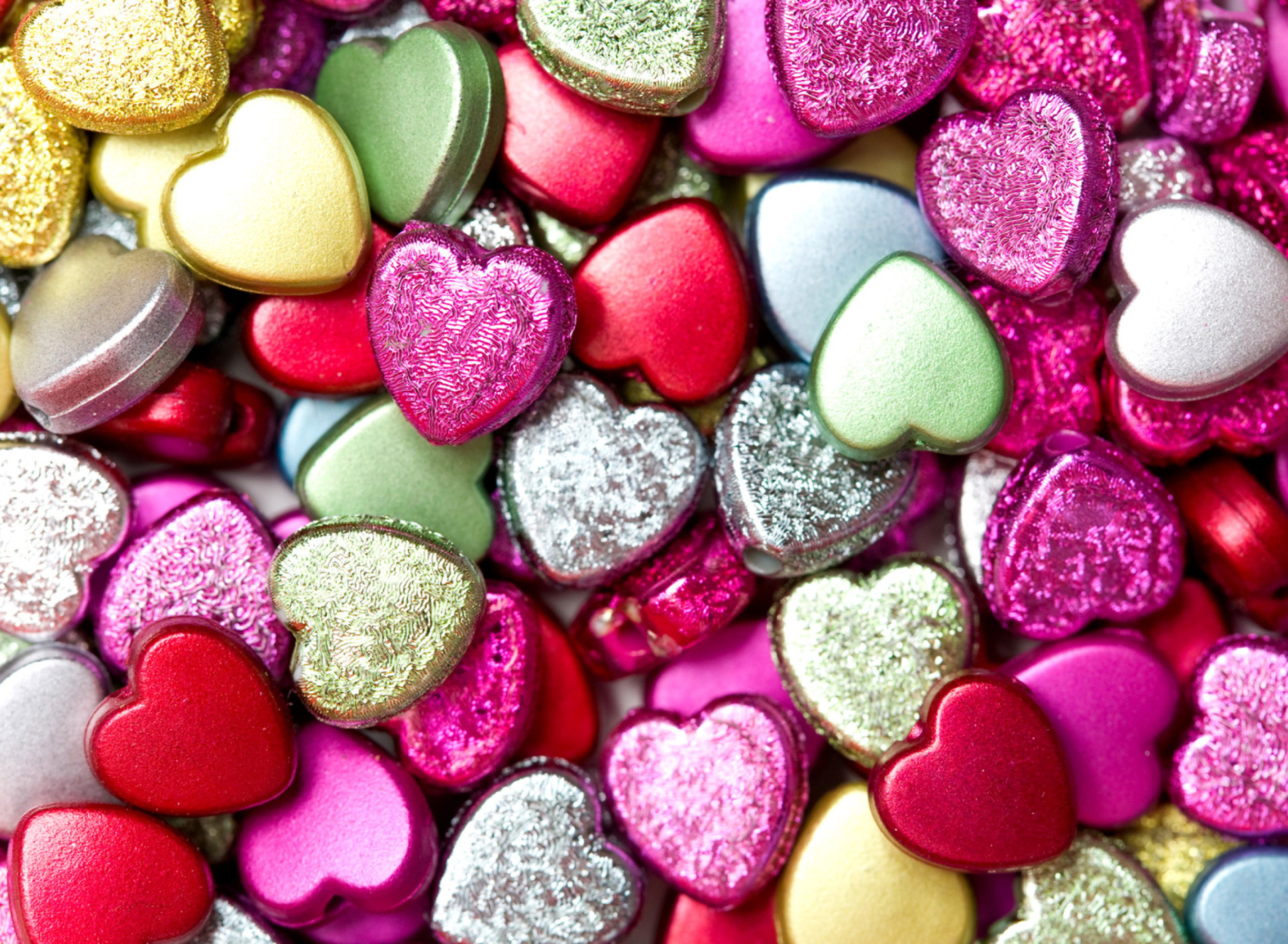 Heart shaped Pebbles wallpaper 1920x1408