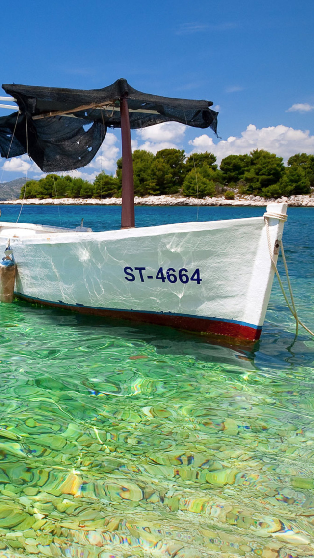 Boat In Croatia wallpaper 640x1136