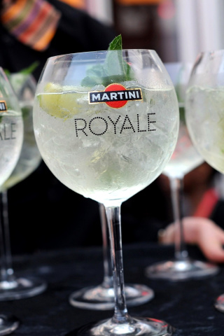 Martini Royale wallpaper 320x480