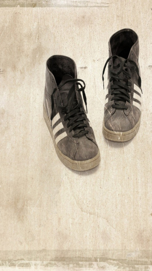 Das Grungy Sneakers Wallpaper 640x1136