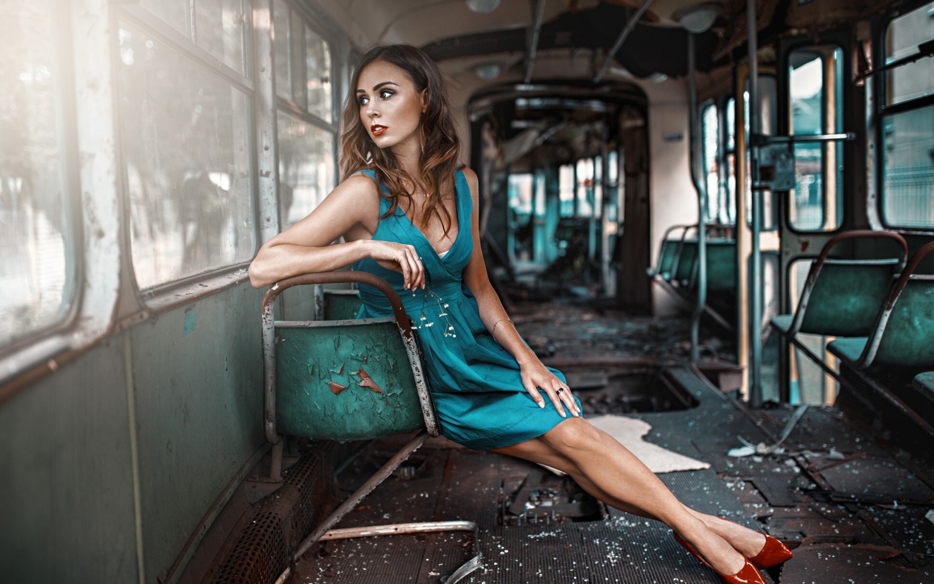 Обои Girl in abandoned train 1920x1200