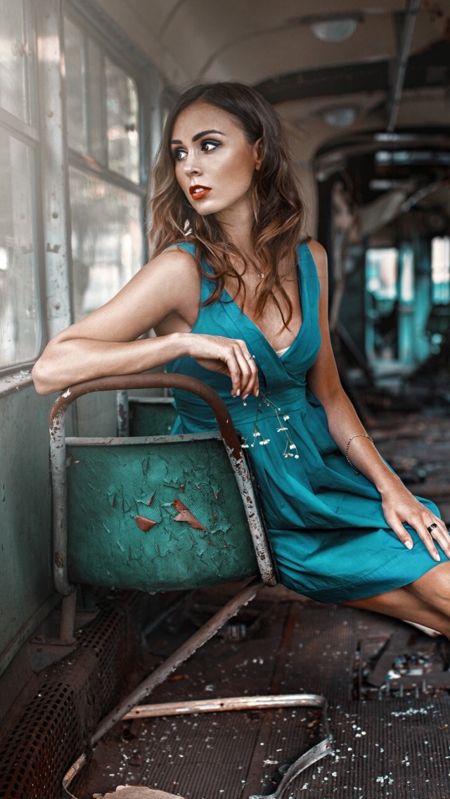 Girl in abandoned train wallpaper 640x1136