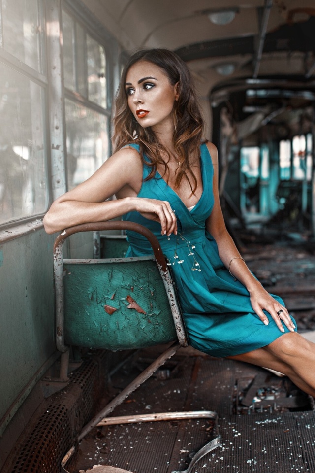 Обои Girl in abandoned train 640x960