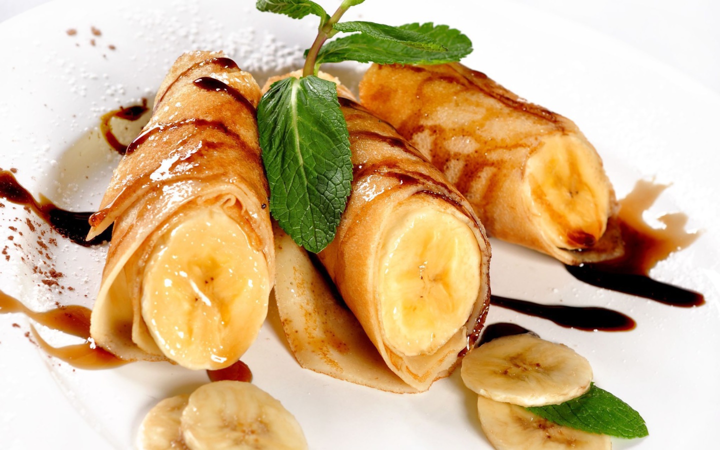 Sweet banana dish wallpaper 1440x900