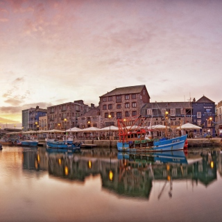 Fishing Boats On Waterfront sfondi gratuiti per iPad mini