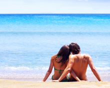 Couple On Beach screenshot #1 220x176