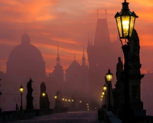 Screenshot №1 pro téma Charles Bridge - Prague in fog 220x176