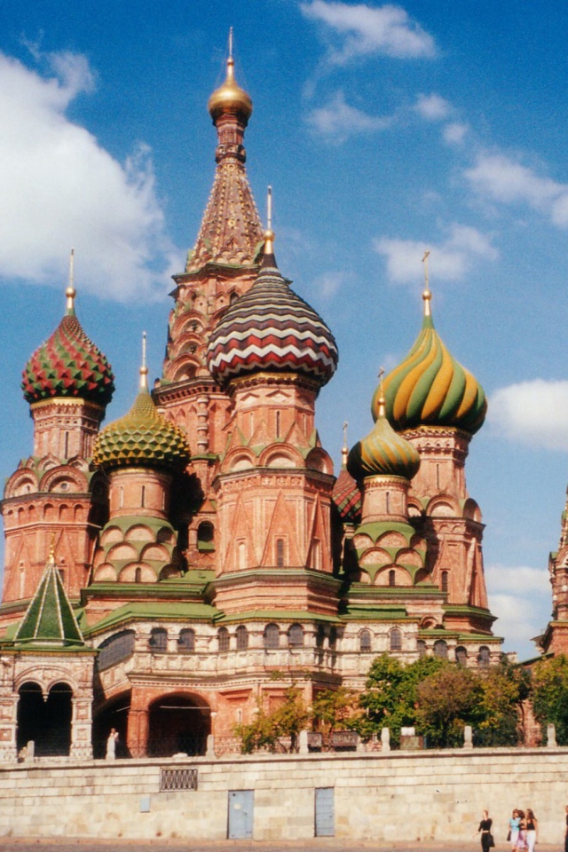 Das St. Basil's Cathedral On Red Square, Moscow Wallpaper 640x960