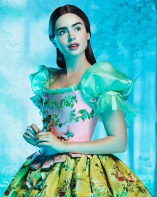 Lily Collins As Snow White - Obrázkek zdarma pro iPhone 4S