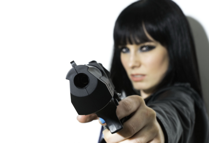 Screenshot №1 pro téma Brunette With Gun