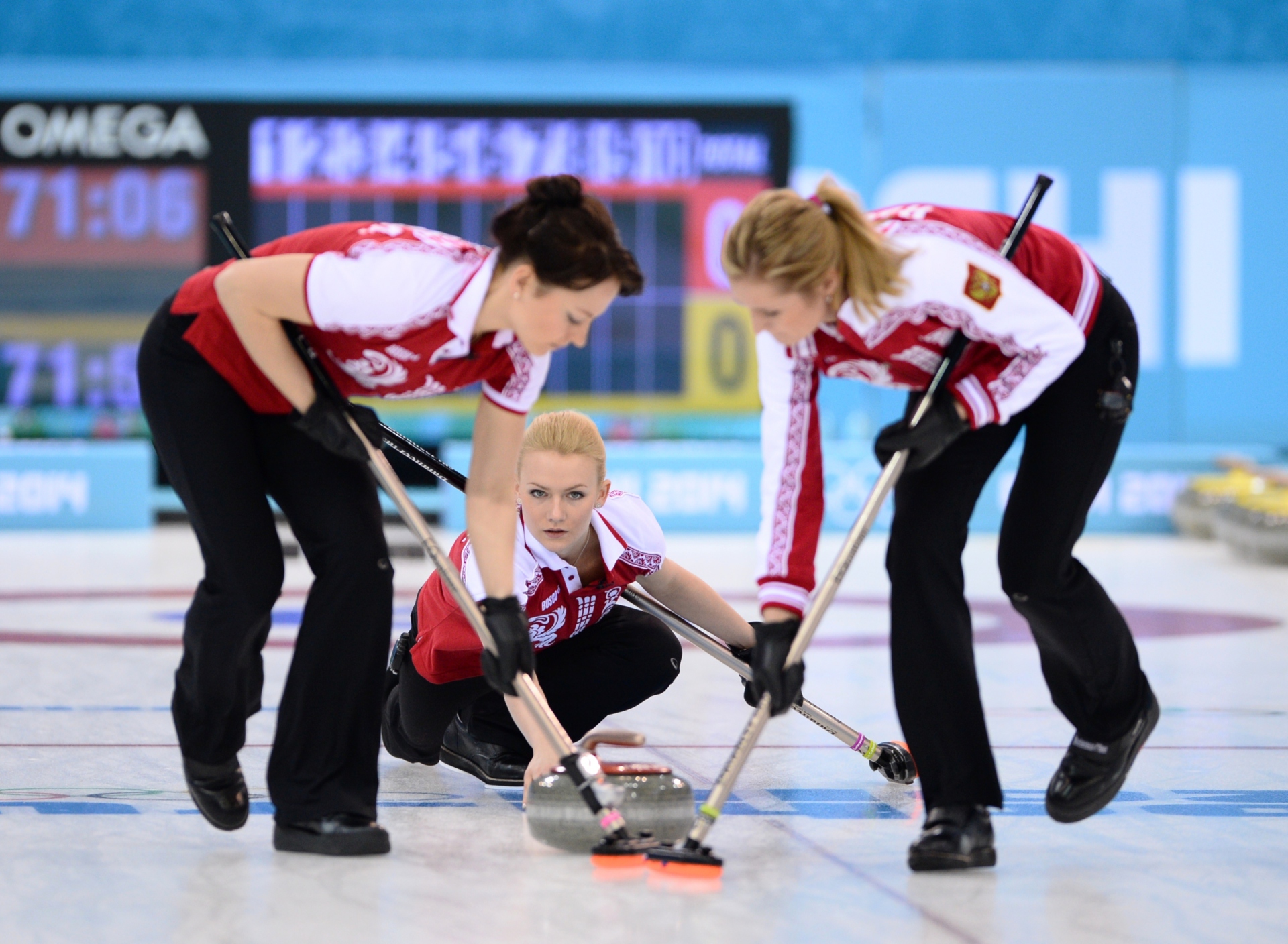 Обои Sochi 2014 Winter Olympics Curling 1920x1408