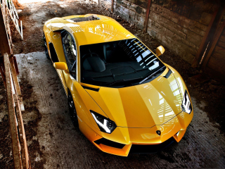Das Yellow Lamborghini Aventador Wallpaper 320x240